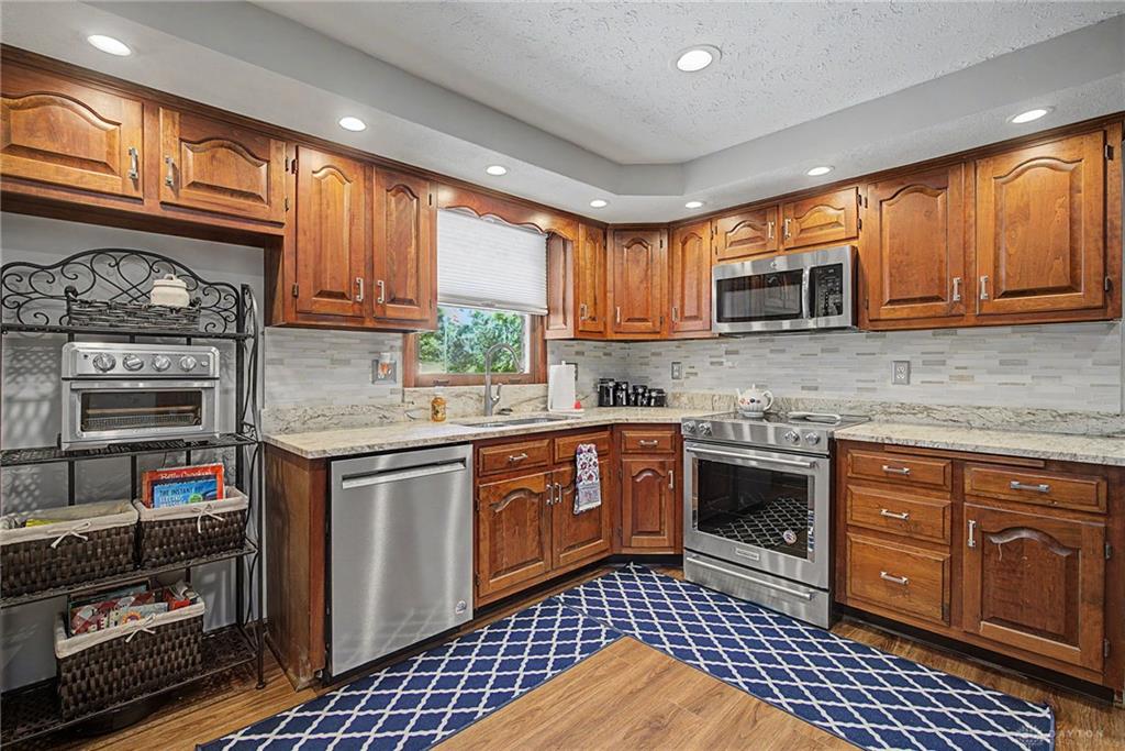 209 E Twin Property Photo 6