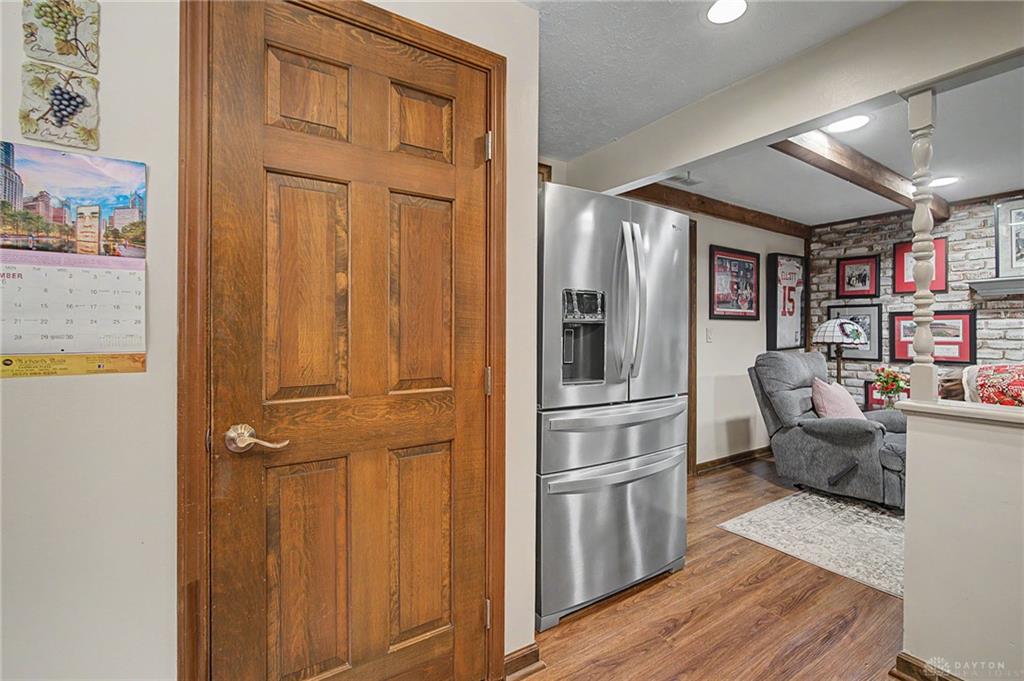 209 E Twin Property Photo 11