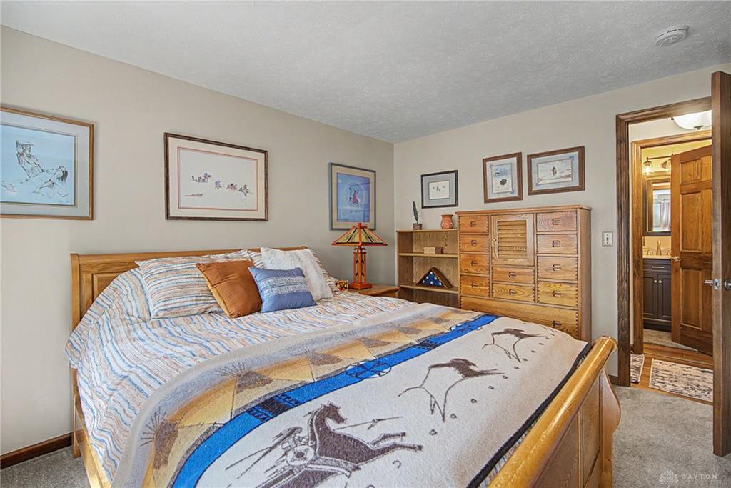 209 E Twin Property Photo 32