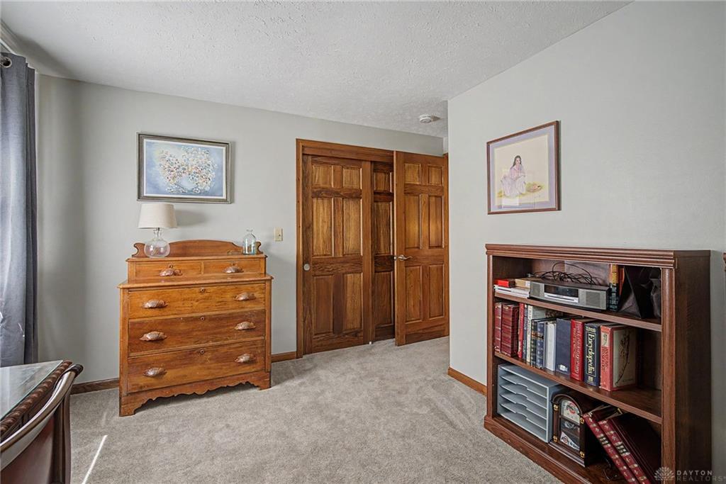 209 E Twin Property Photo 34