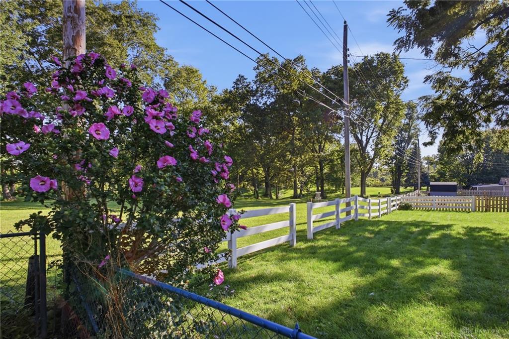 1137 Highridge Property Photo 4
