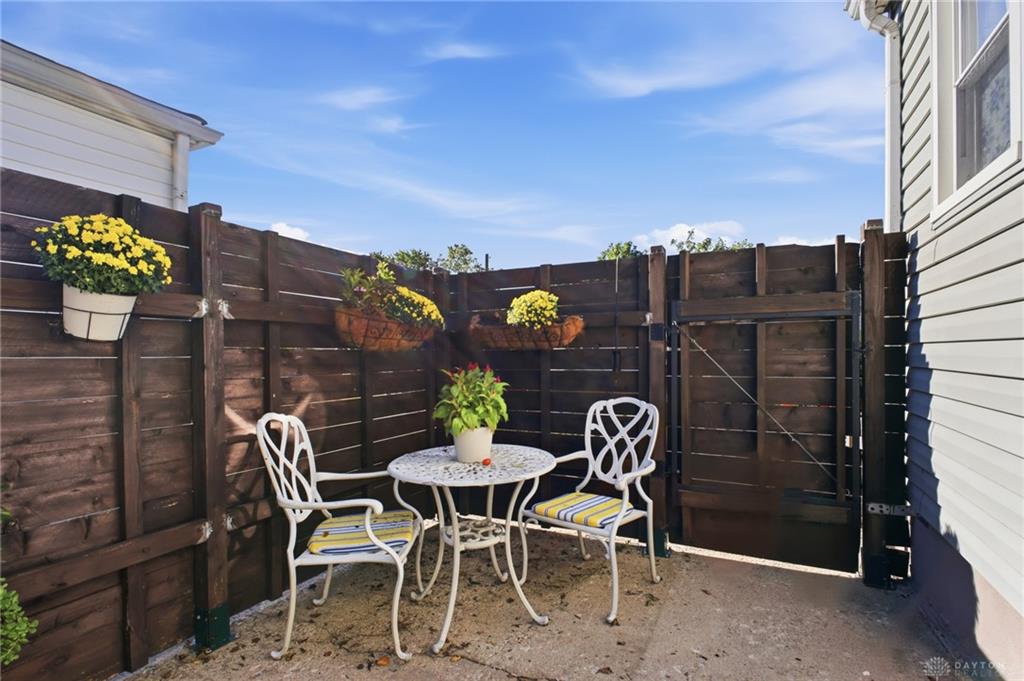 1137 Highridge Property Photo 6