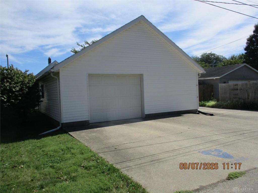 1112 Walker Property Photo 33