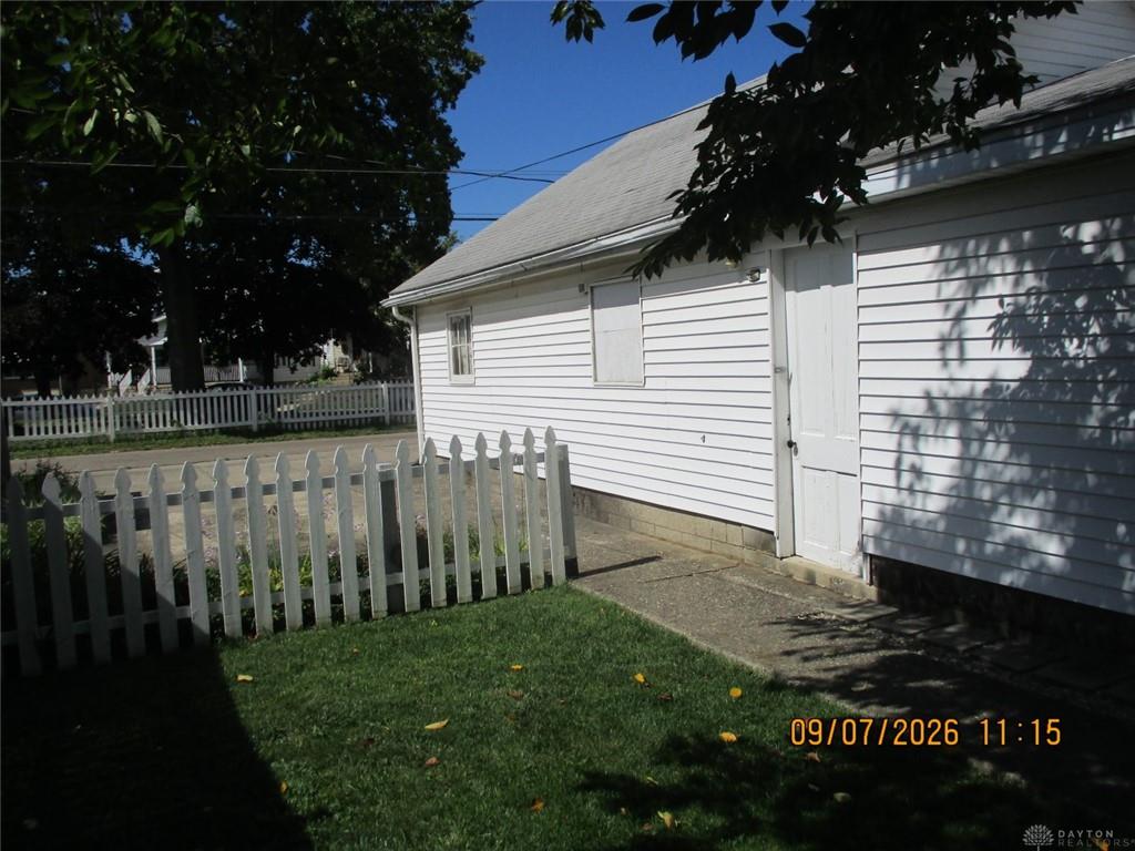 1112 Walker Property Photo 38