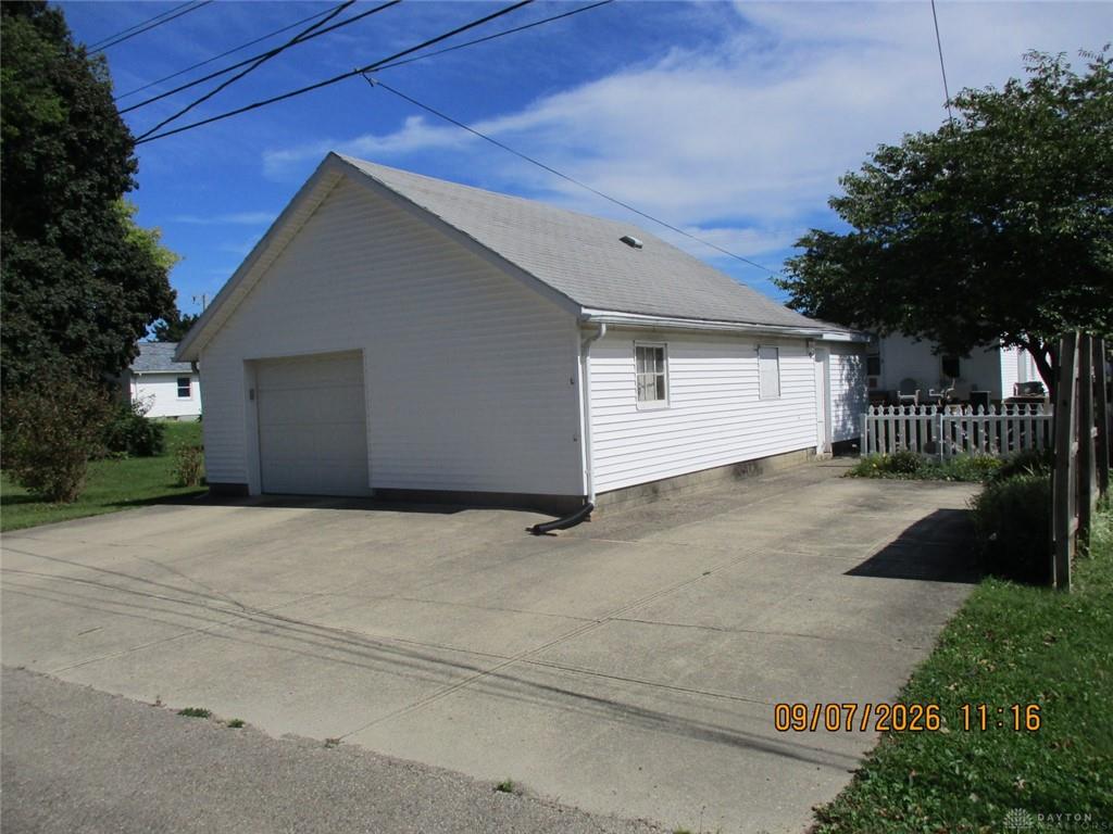 1112 Walker Property Photo 40