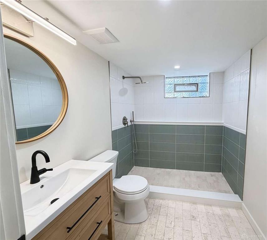 713 E Dorothy Property Photo 37