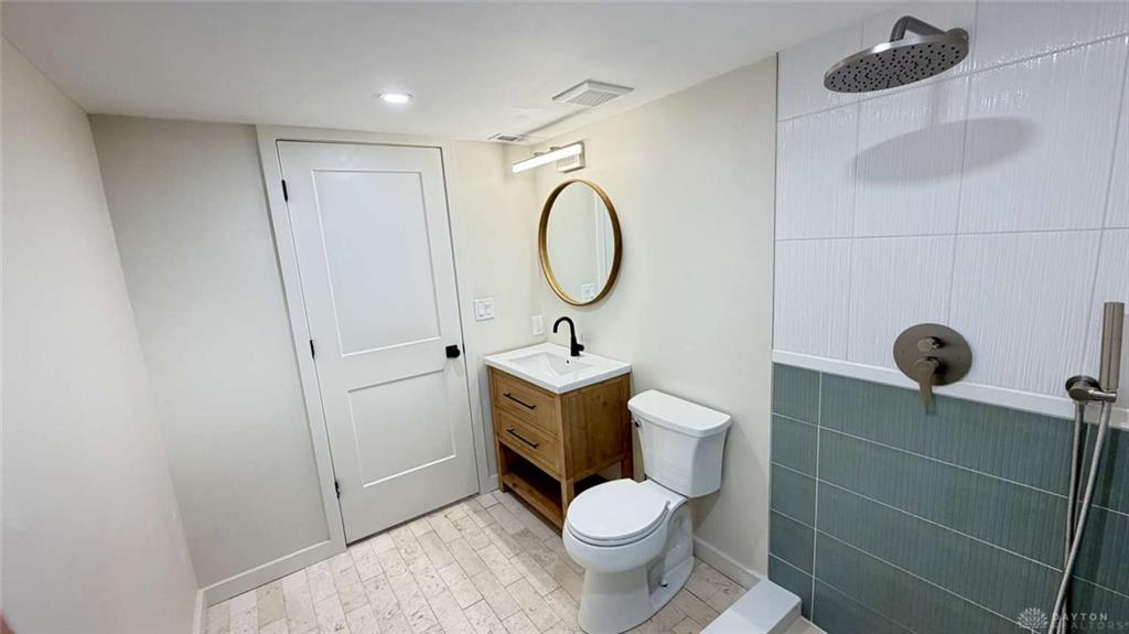 713 E Dorothy Property Photo 40