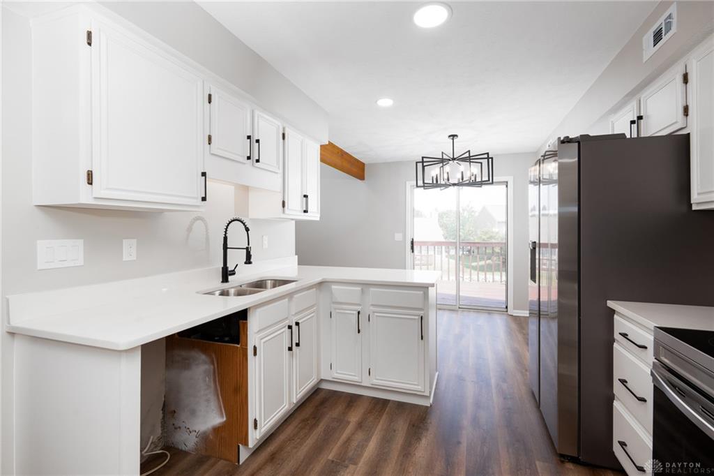 167 Queens Property Photo 8