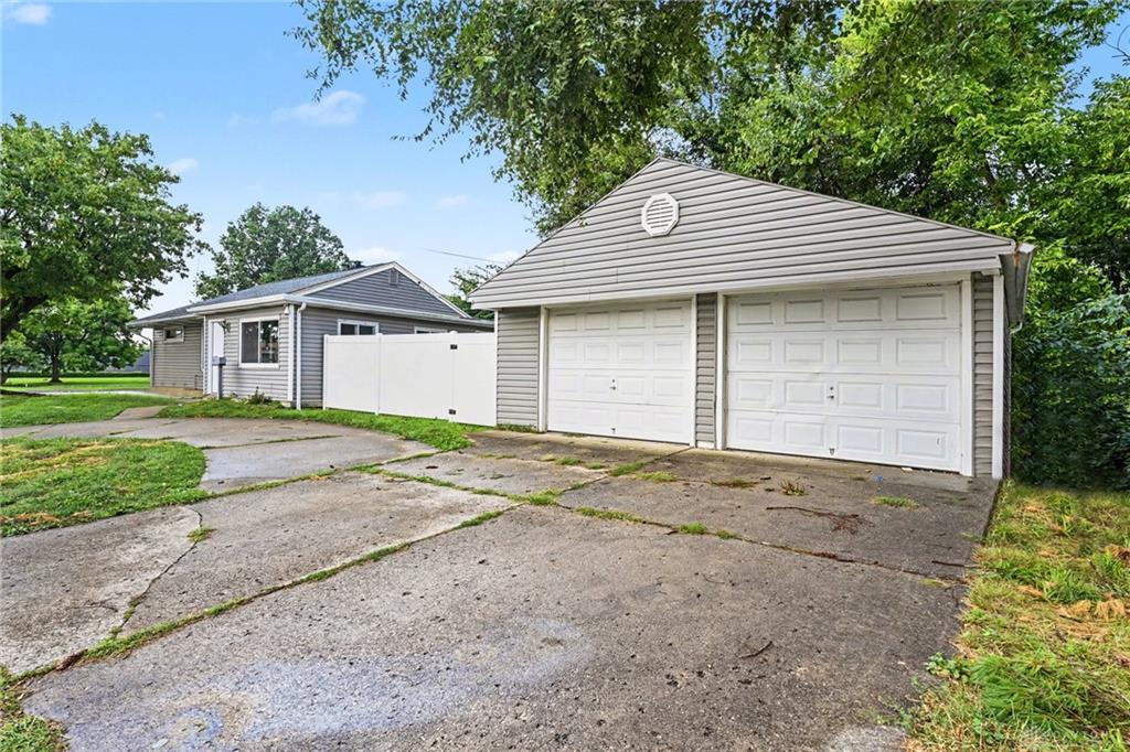 2151 S Smithville Property Photo 3