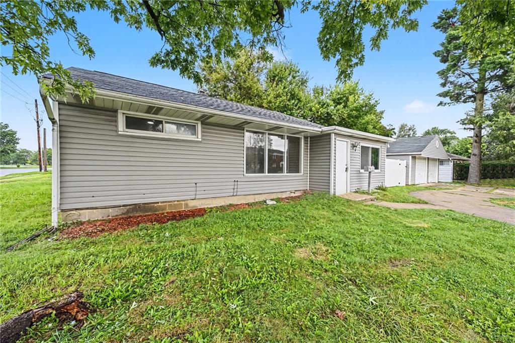 2151 S Smithville Property Photo 4