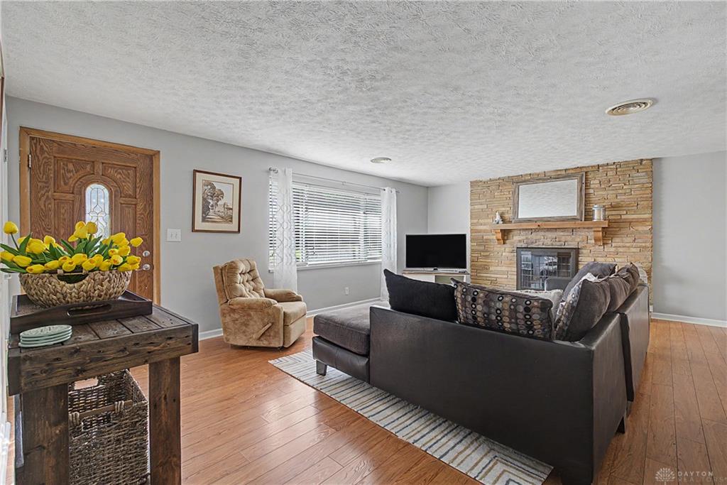 5127 Chapin Property Photo 3