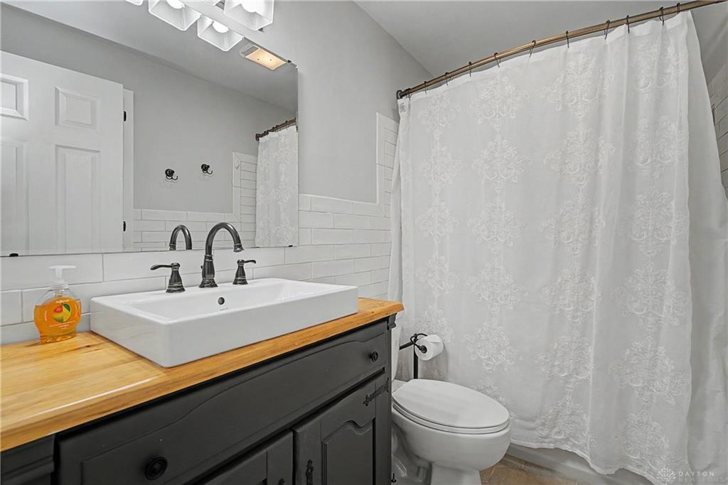 5127 Chapin Property Photo 17