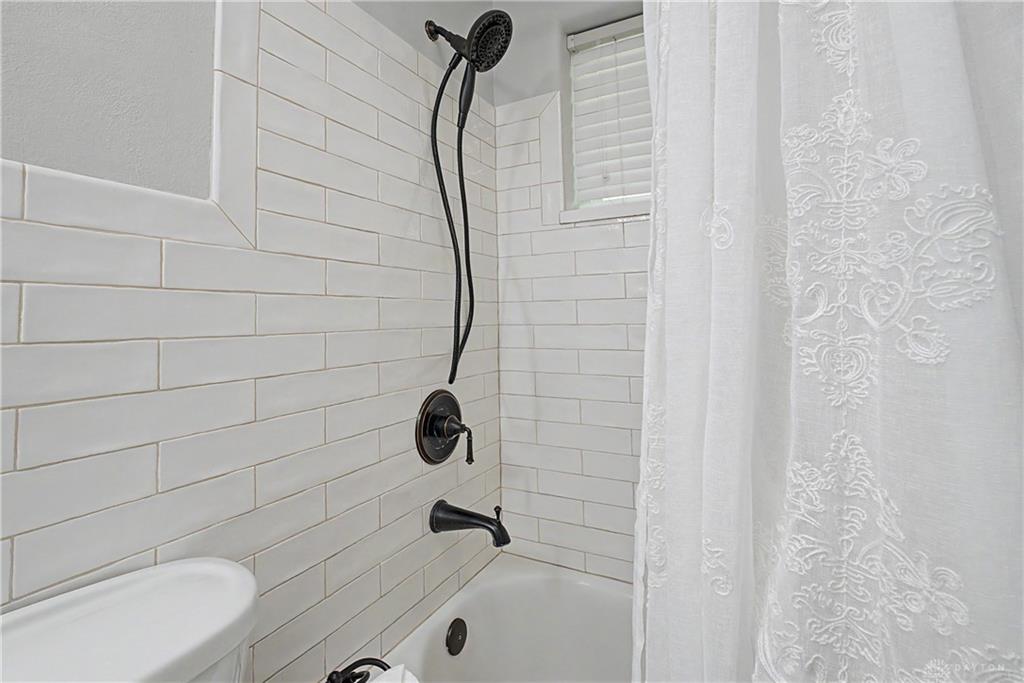 5127 Chapin Property Photo 18