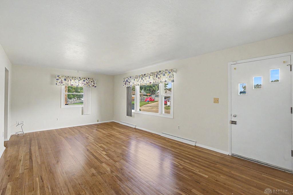 2064 Hillsdale Property Photo 4
