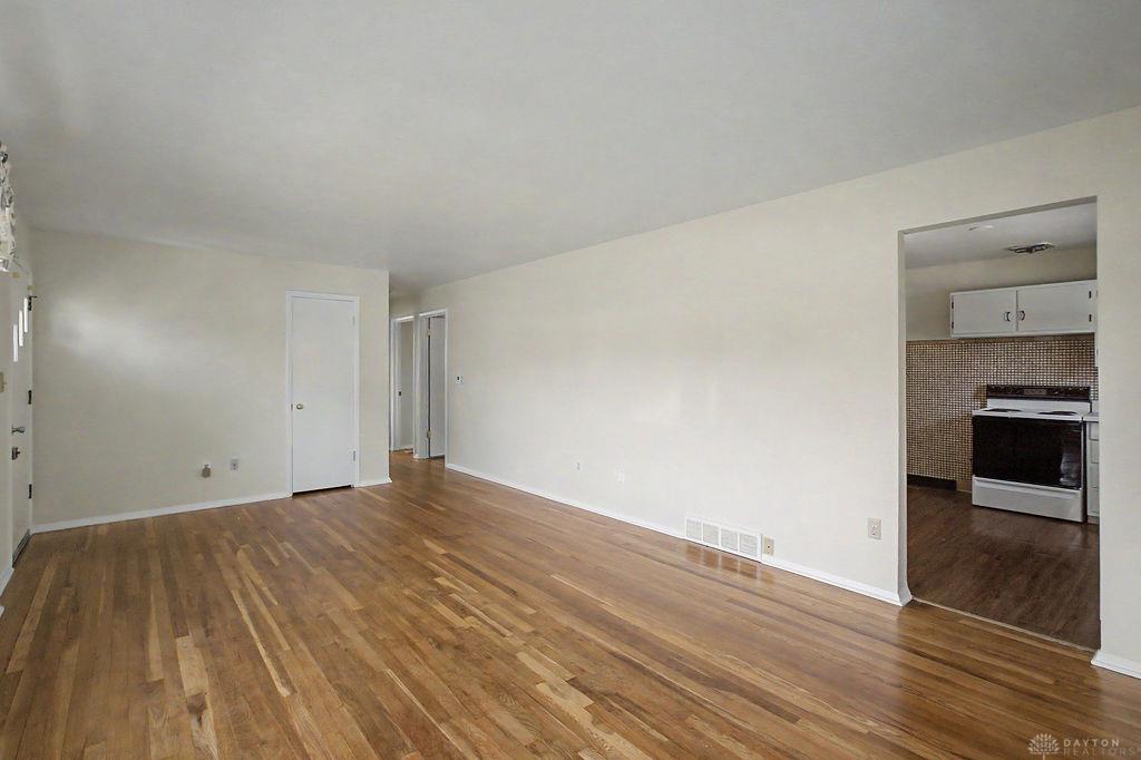 2064 Hillsdale Property Photo 7