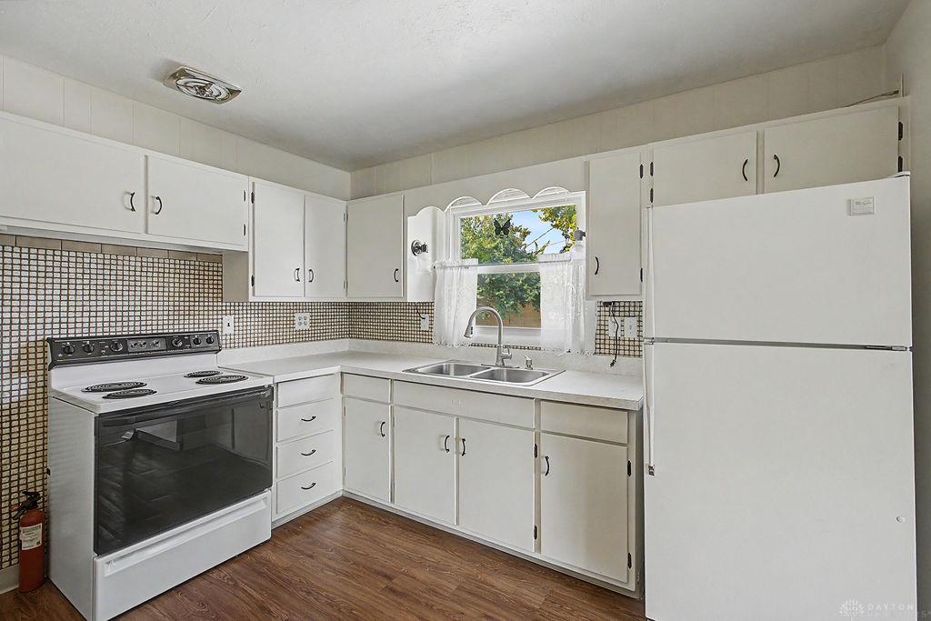 2064 Hillsdale Property Photo 9