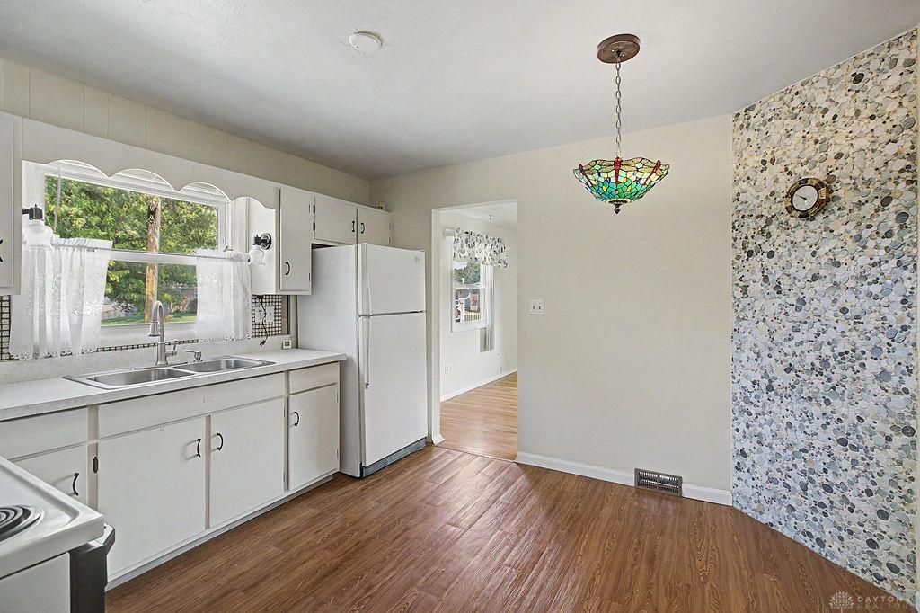 2064 Hillsdale Property Photo 10