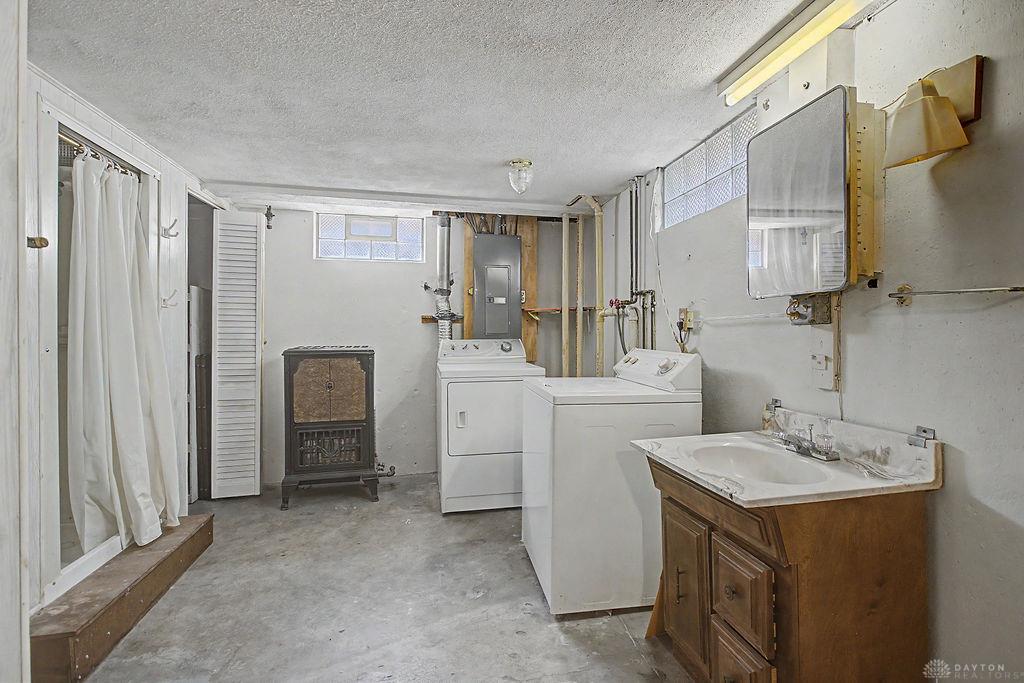 2064 Hillsdale Property Photo 18
