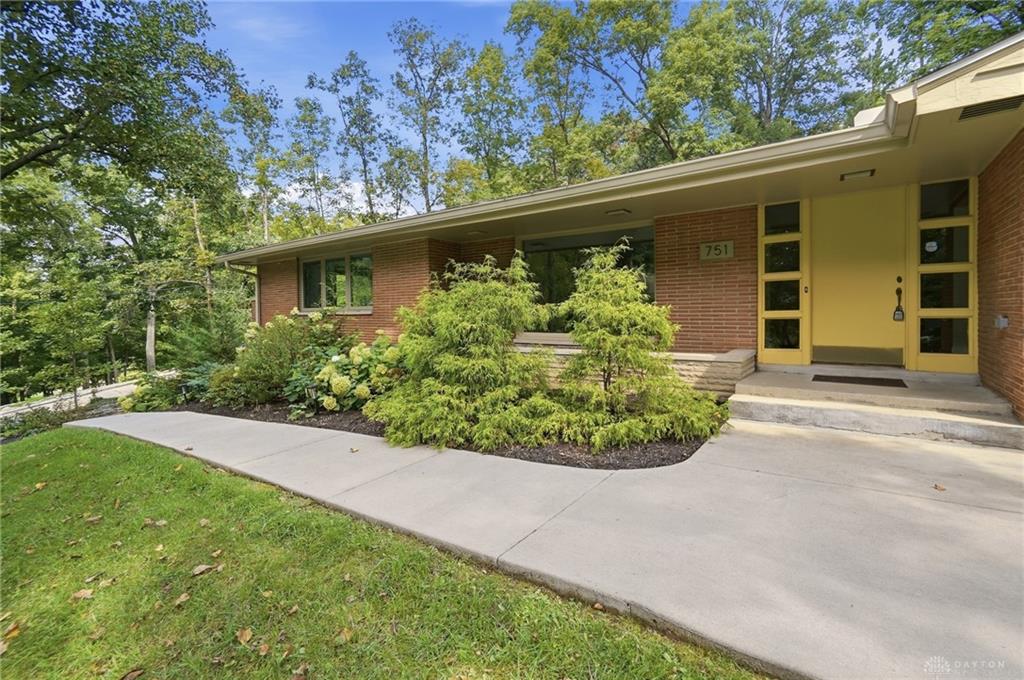751 Laurelwood Property Photo 3