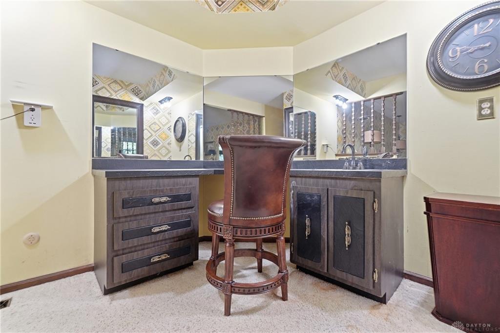910 Sunnycreek Property Photo 33