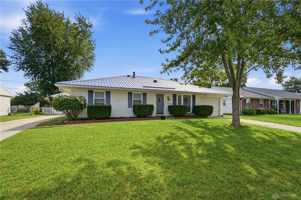 3230 Glouster Property Photo 3