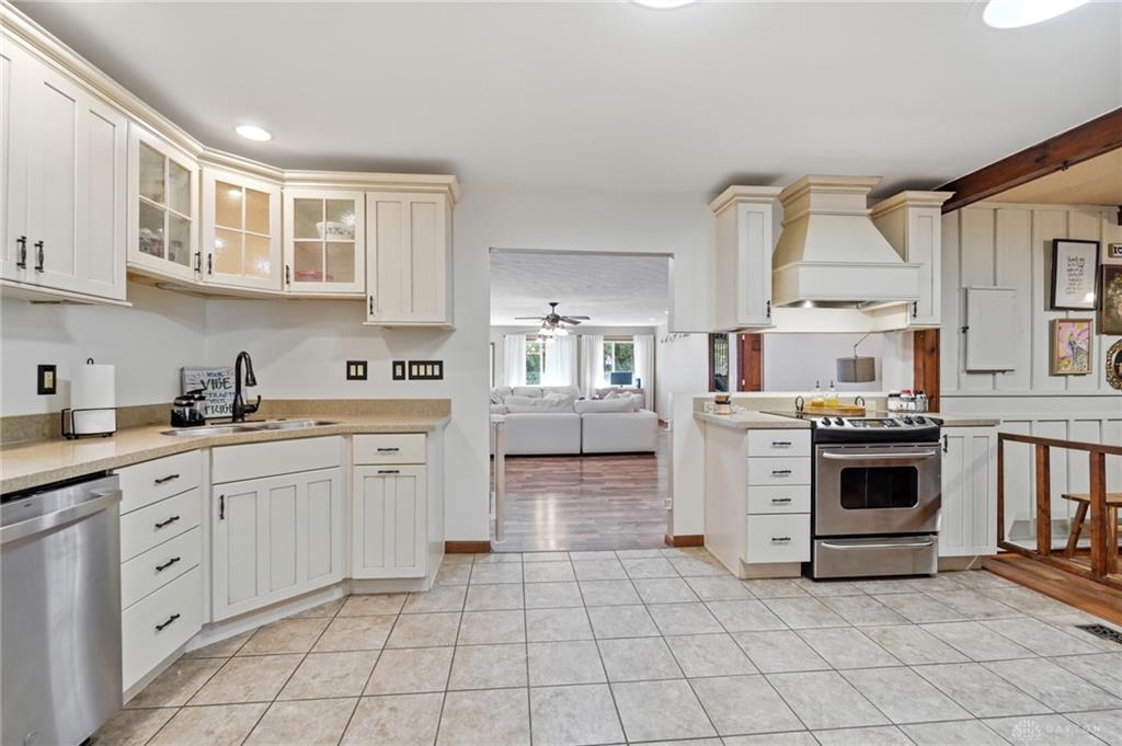 3230 Glouster Property Photo 15