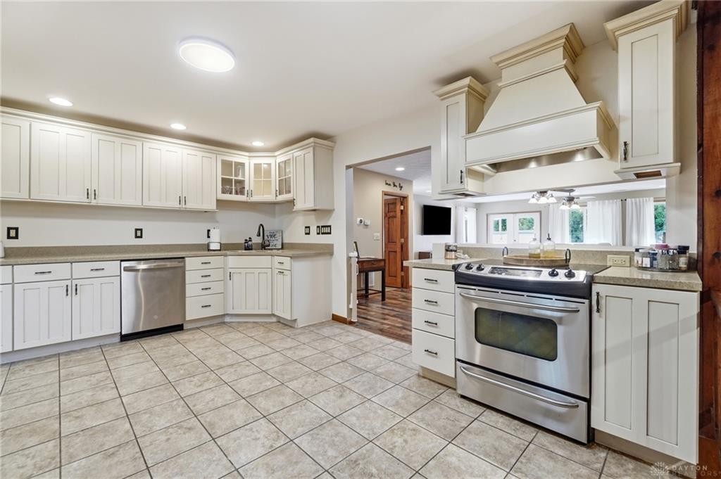 3230 Glouster Property Photo 16