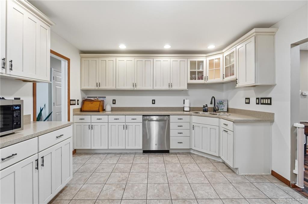 3230 Glouster Property Photo 17
