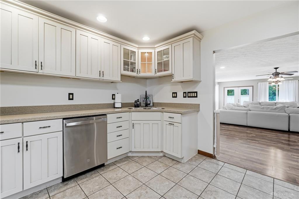3230 Glouster Property Photo 18