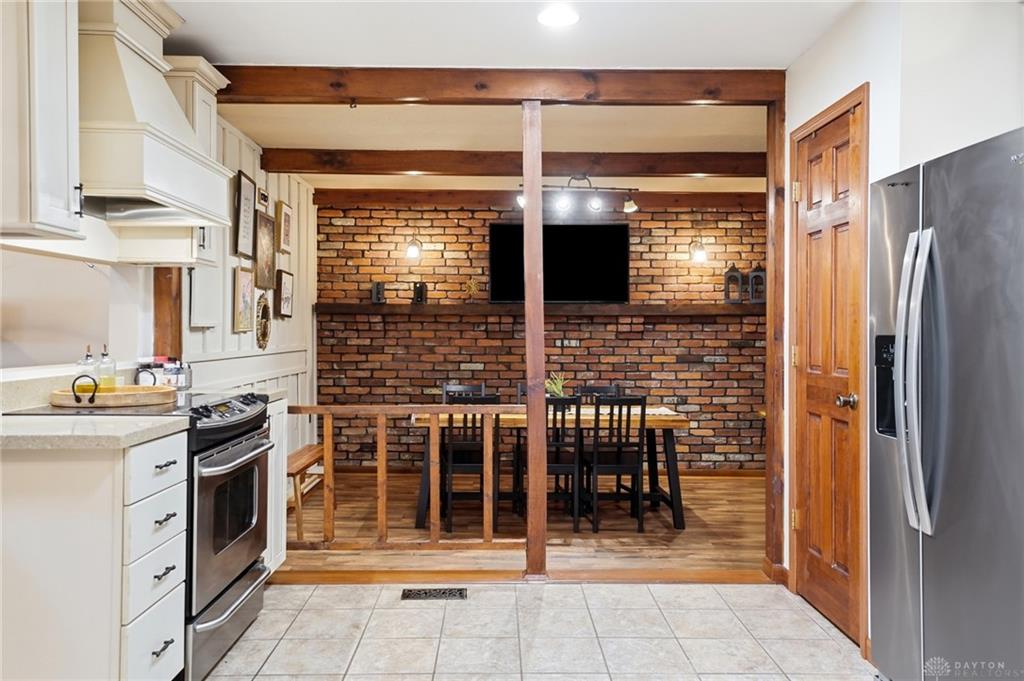 3230 Glouster Property Photo 24