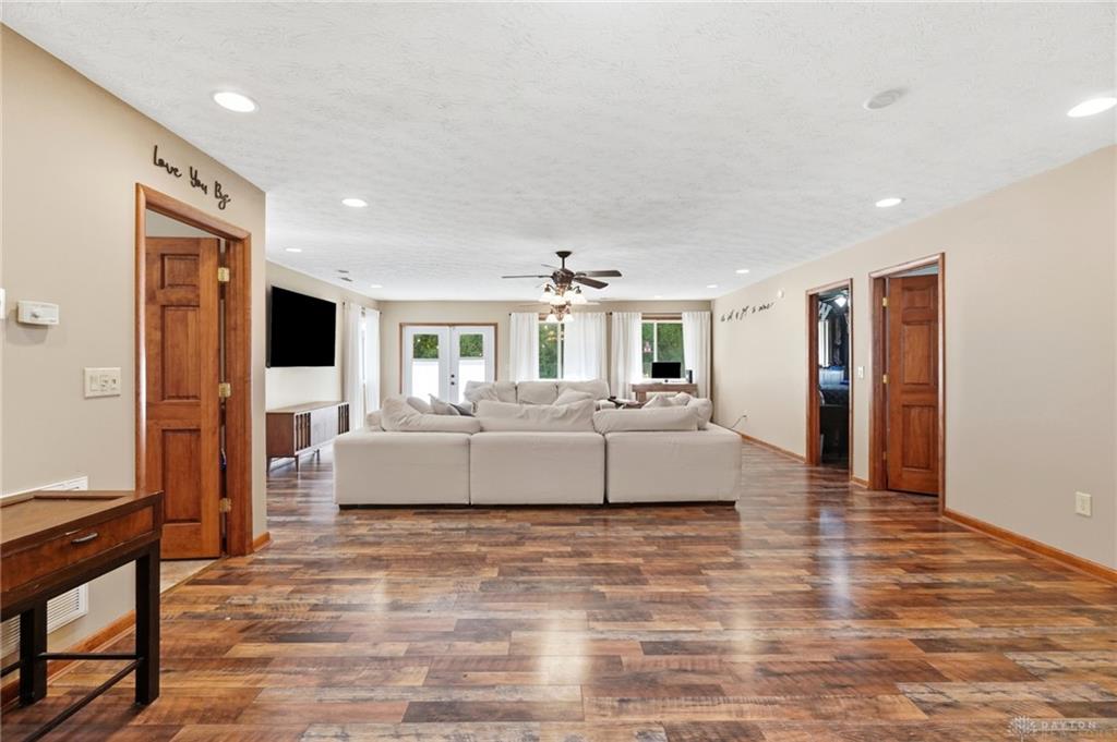 3230 Glouster Property Photo 33