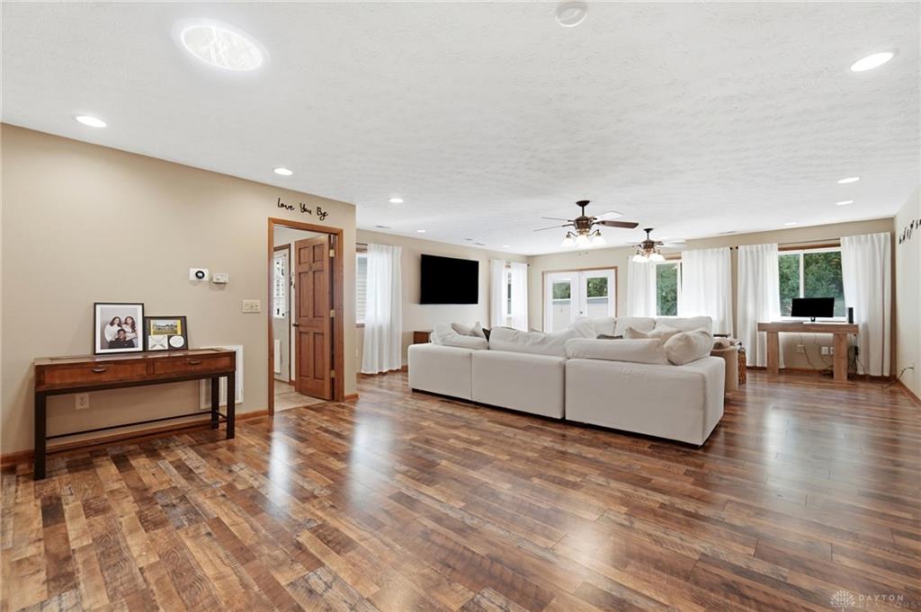 3230 Glouster Property Photo 34