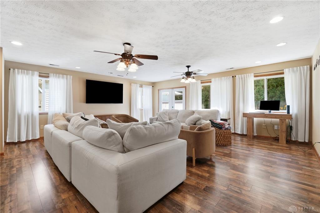 3230 Glouster Property Photo 36
