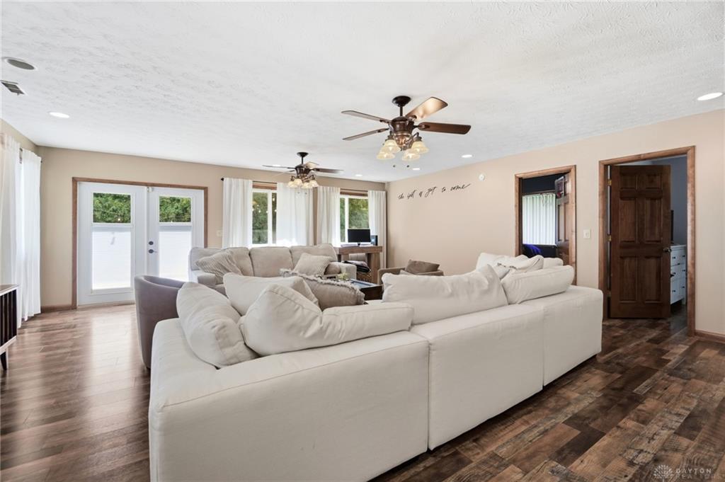 3230 Glouster Property Photo 37