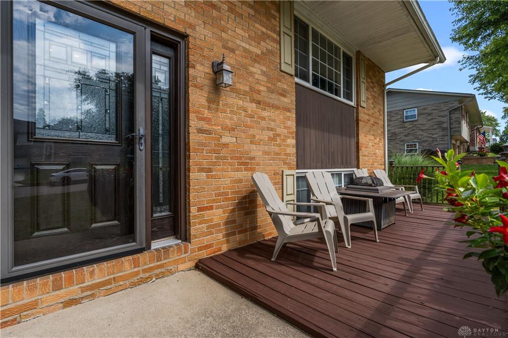 345 Harpwood Property Photo 3