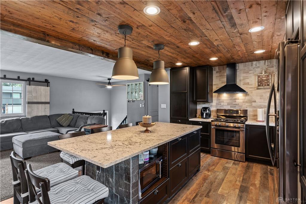 345 Harpwood Property Photo 10