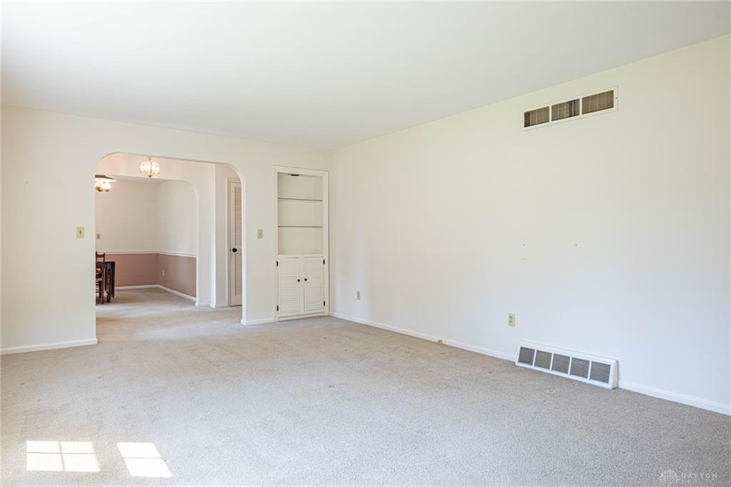 1553 Red Oak Property Photo 5