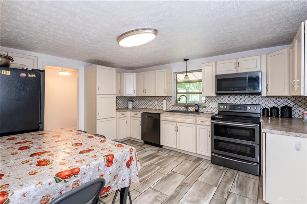 1435 Gascho Property Photo 13