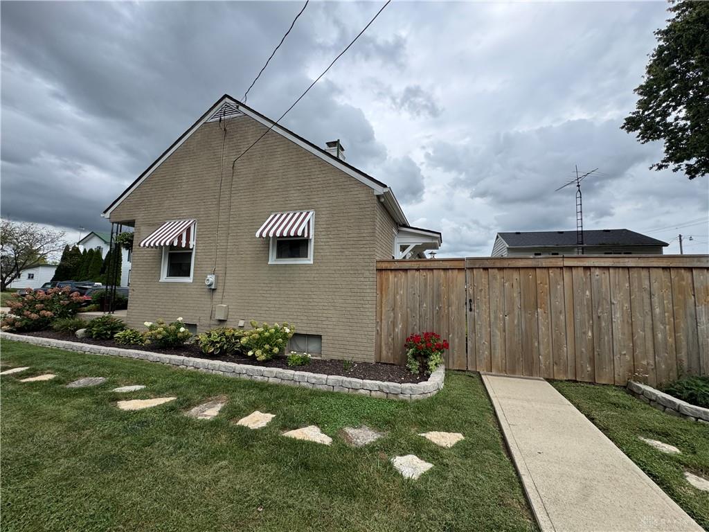 80 W Second Property Photo 4