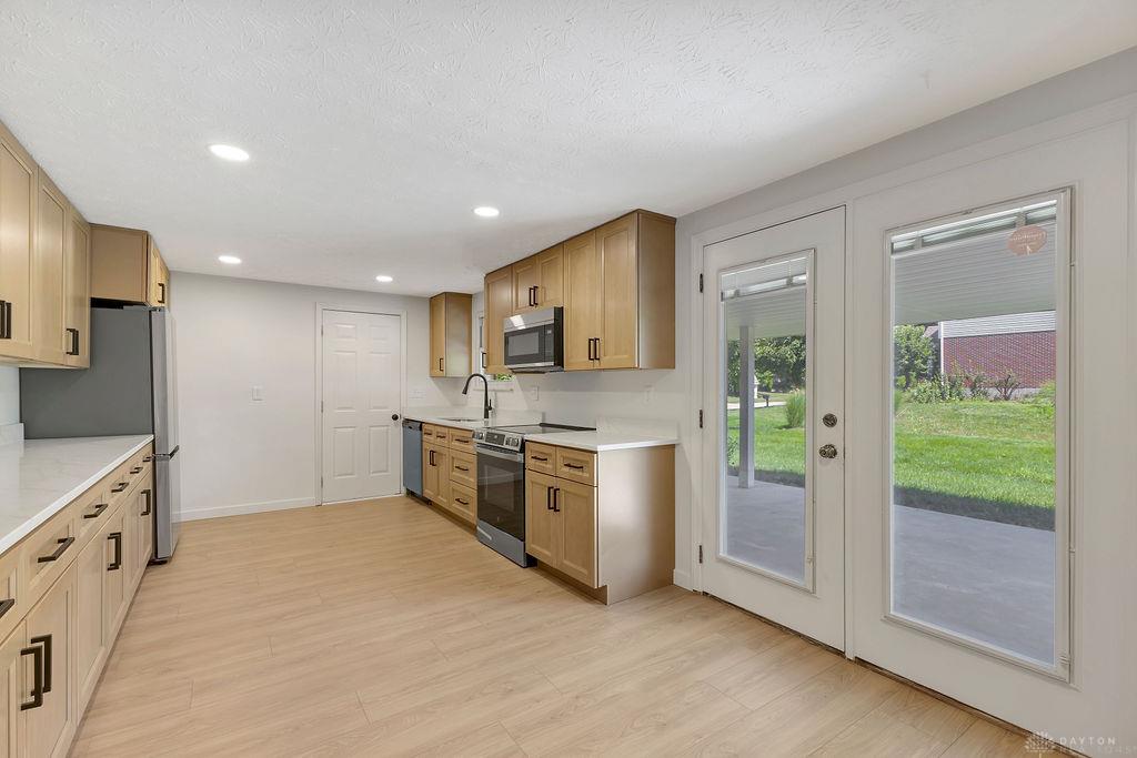 8050 Happiness Property Photo 8