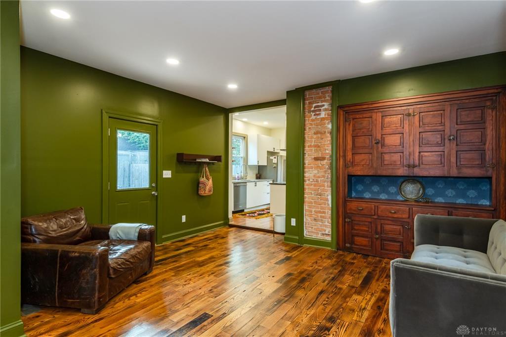318 Oak Property Photo 6