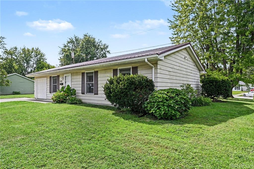 1035 Linhof Property Photo 1