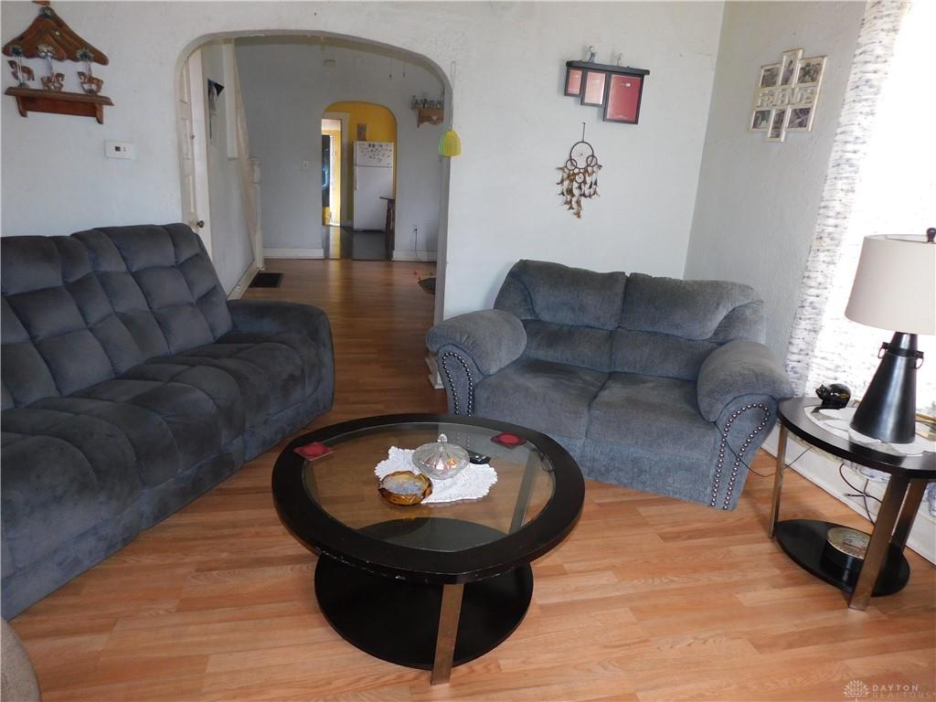 1832 Warder Property Photo 4