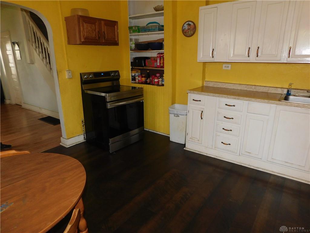 1832 Warder Property Photo 8