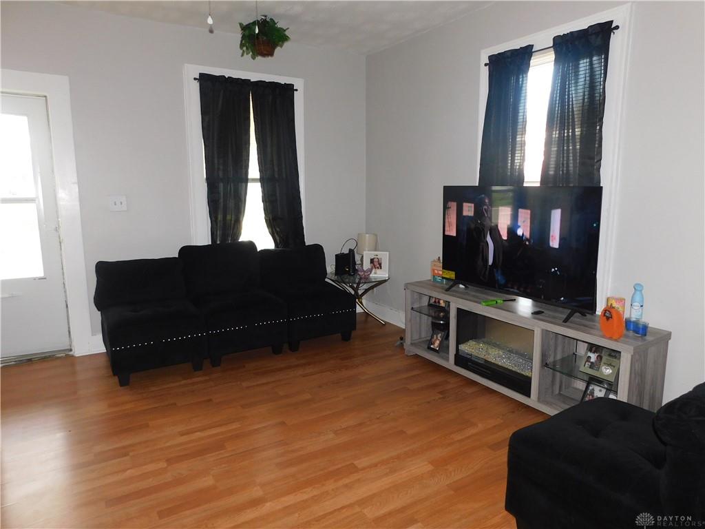 1832 Warder Property Photo 14