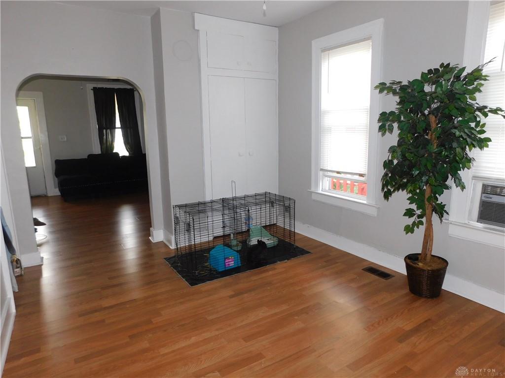 1832 Warder Property Photo 17