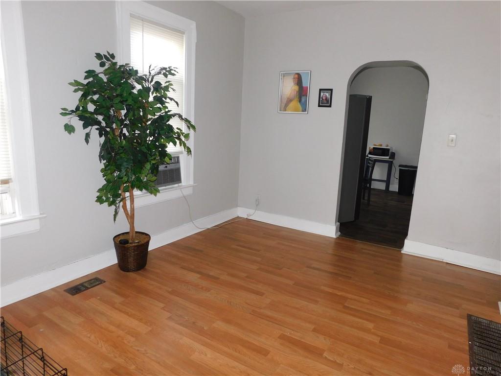 1832 Warder Property Photo 18