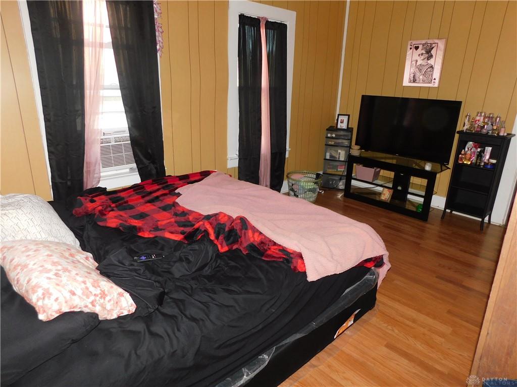 1832 Warder Property Photo 21