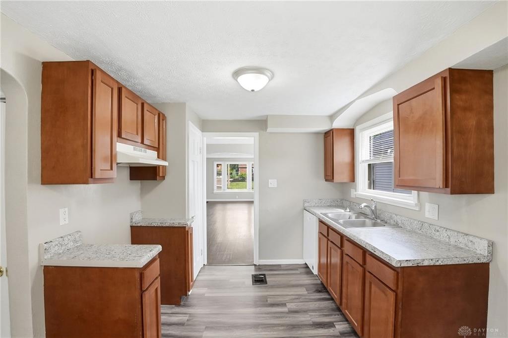144 Niagara Property Photo 12