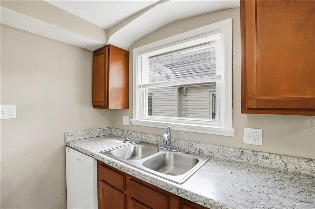 144 Niagara Property Photo 14